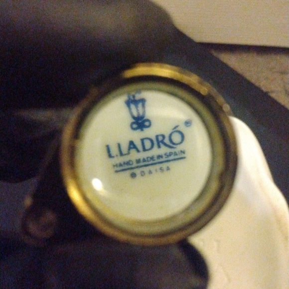 Lladro Child Angel Prayer Figurine - Picture 7 of 7